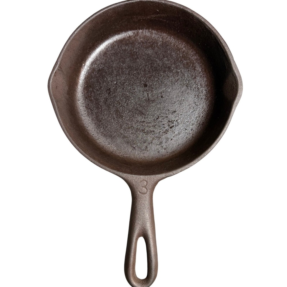 Vintage Unmarked Cast Iron Skillet Number 3 Small Frying Pan with Heat Ring